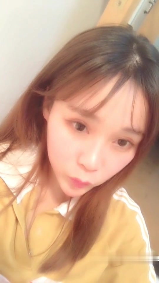 高颜值萌妹子KIKI浴室跳蛋自慰秀 跳蛋一直震动高潮喷水呻吟娇喘 很是诱惑喜欢不要错过