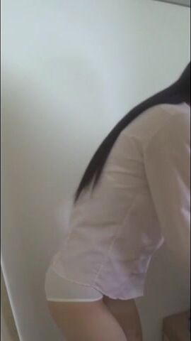 广告写真工作室诚邀各种类型小姐姐试镜后台换衣室偸拍她们换衣服✅有个白虎嫩比3